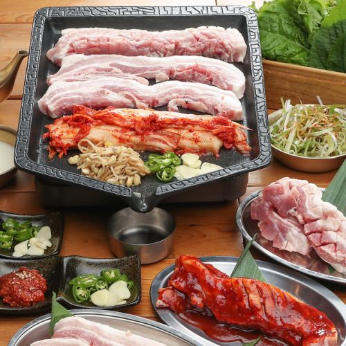 All-you-can-eat and drink 30 kinds of authentic Korean samgyeopsal and Korean street food for 2,500 yen!!
