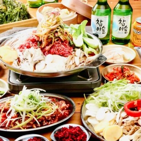 包含用正宗韓國特製醬料醃製的首爾烤肉和30種韓國街頭小吃的無限暢飲方案：3,500日元
