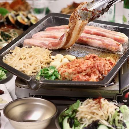  食べ放題 【ランチ限定】プルコギorサムギョプサル＋韓国屋台料理３０品食べ放題＋飲み放題付