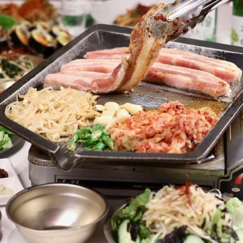 食べ放題 【ランチ限定】プルコギorサムギョプサル+韓国屋台料理30品食べ放題+飲み放題付