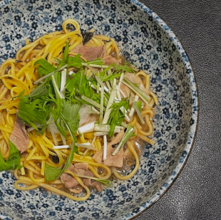 豚しゃぶと梅肉風味の煮きり醤油で