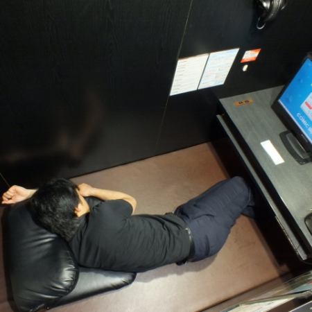 ◆ Flat booth ◆ Even if you take a break during work or miss the last train, you can sleep soundly in a large room ♪