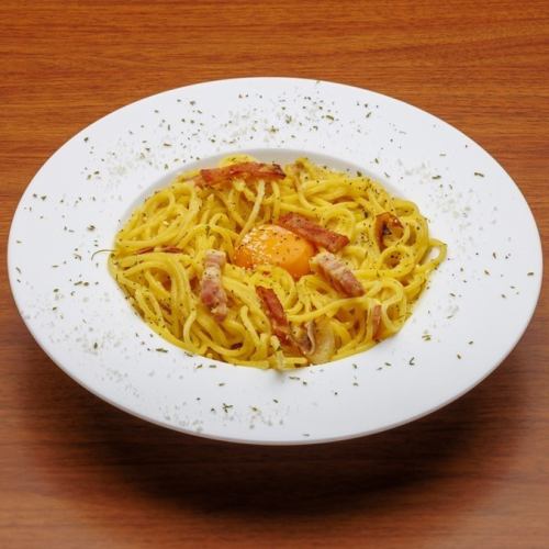 2種のベーコンのクリーミーカルボナーラ