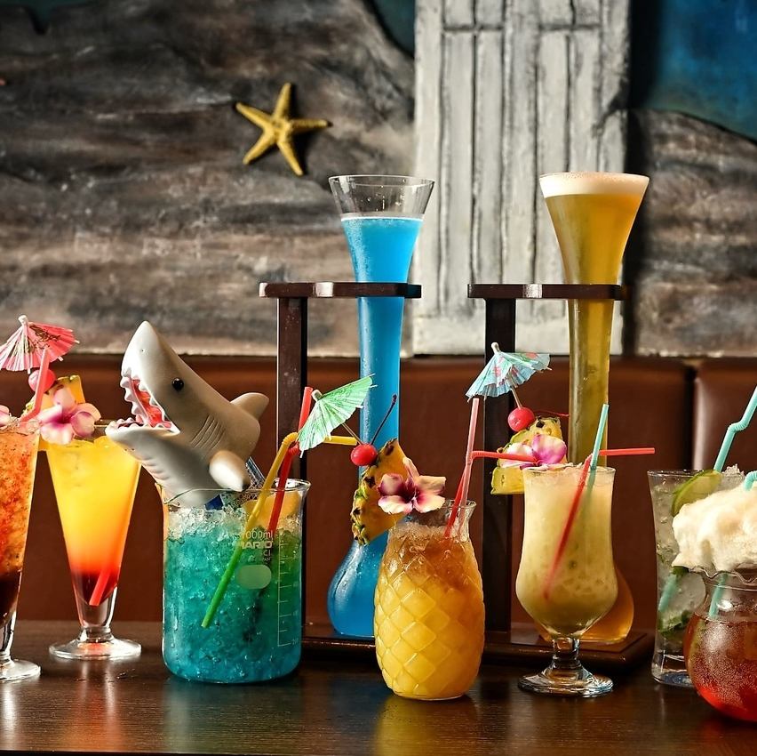 味も見た目も大満足なドリンクとお食事♪ショーを楽しみながらご堪能ください!