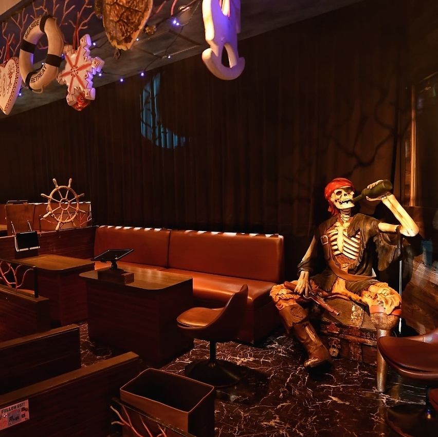 ソファー席でショーを観ながら、まったり寛ぎのひとときを!