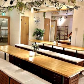 The garden-like interior, which makes use of greenery and wood, has a high ceiling and a great sense of openness. It's a good location for gatherings, just 2 minutes straight from Shibuya Station on Dogenzaka! A luxurious space that can be used for off-line meetings, etc.