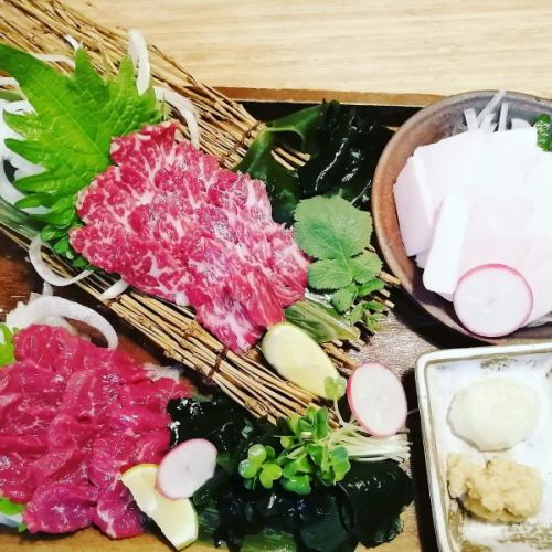 Horsemeat sashimi delivered directly from Kumamoto is very popular!