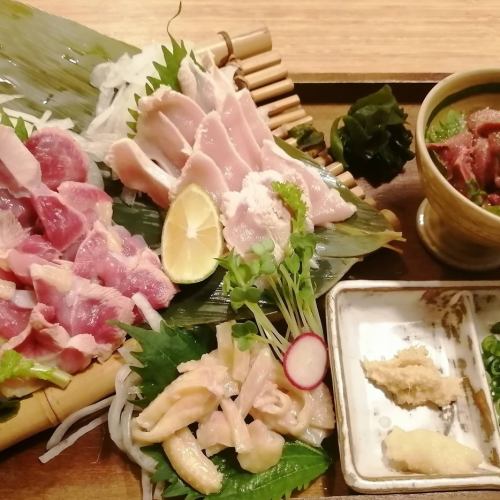 When you think of Oita, you think of chicken dishes! [Bungo Ono Yutaka Shamo] Assortment of 3 types of sashimi