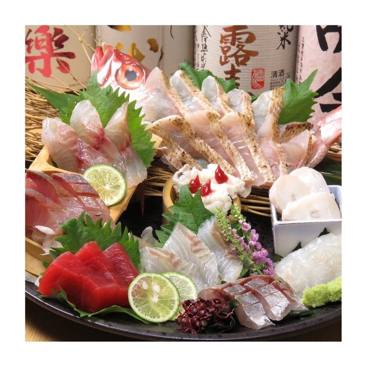 You can enjoy dishes using carefully selected ingredients and famous sake from each region