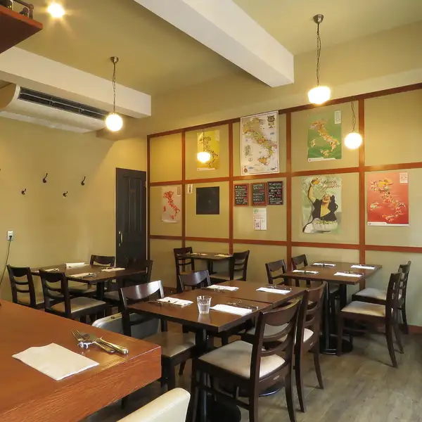 【店舗貸切対応可能】店舗の貸切は10名様～最大14名様まで対応可能です。パーティなどのご利用は貸切がオススメ。ご予算、日時、人数などお気軽にお問合せくださいませ。コースは通常が2名様からで飲み放題付は3名様からになりますのでパーティー利用や女子会など様々なシーンで御利用下さい。