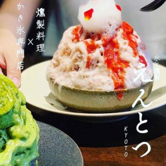 滋賀県産・有機栽培いちごを凝縮。濃厚ミルクエスプーマの贅沢かき氷【イチゴのかき氷】