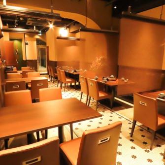 通常のご利用はもちろんのこと、最大30名様まで貸切が可能な広々としたスペースをご用意しております。大人数でのご利用に最適で、皆様で一緒に水炊きを楽しむことができます。特別なイベントや集まりにぜひご利用ください。楽しいひとときをお過ごしいただけること間違いなしです♪