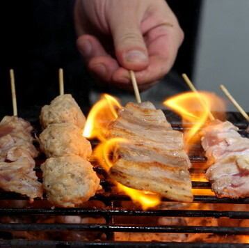職人が一本ずつ丹念に焼き上げる、極上の本格焼き鳥