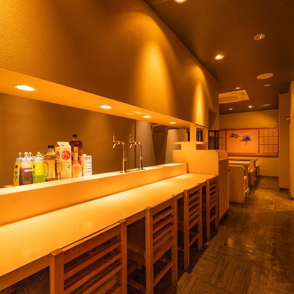 [Counter seats] The interior of the restaurant has a calm atmosphere, and is a space that is easy for even one person to enter.You can also use it with your close friends and family.We offer piping hot freshly fried kushikatsu♪