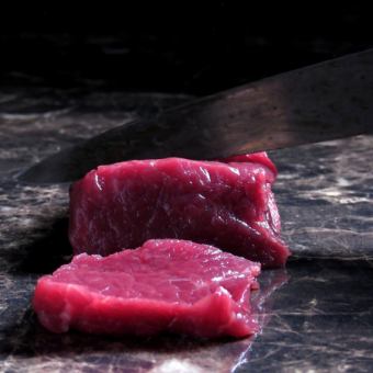[Private room yakiniku (excellent) course] Our best course where you can enjoy ultra-rare red beef Chateaubriand etc.