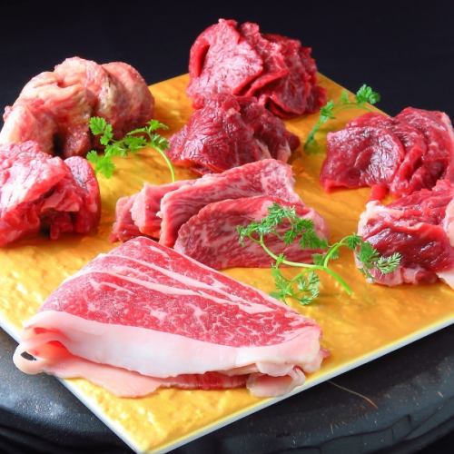 赤牛和马肉红肉烤肉