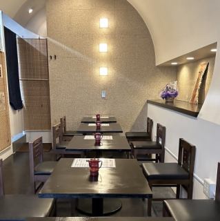 2名掛けテーブルがございます！気の合う仲間と楽しい時間を過ごせます！