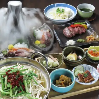 前菜6種と和牛もつ鍋とA5和牛イチボステーキのコース6600円2時間飲み放題付き