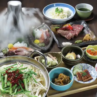 前菜6種と和牛もつ鍋と広島牛A5サーロインステーキのコース8800円2時間飲み放題付き