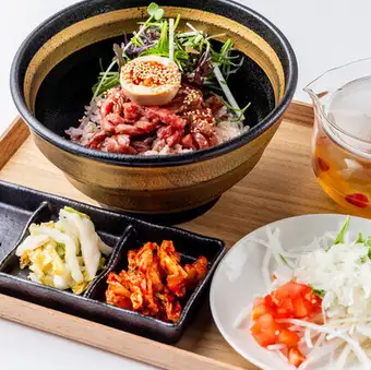 【黒毛和牛】炙りユッケ定食 ひつまぶし風