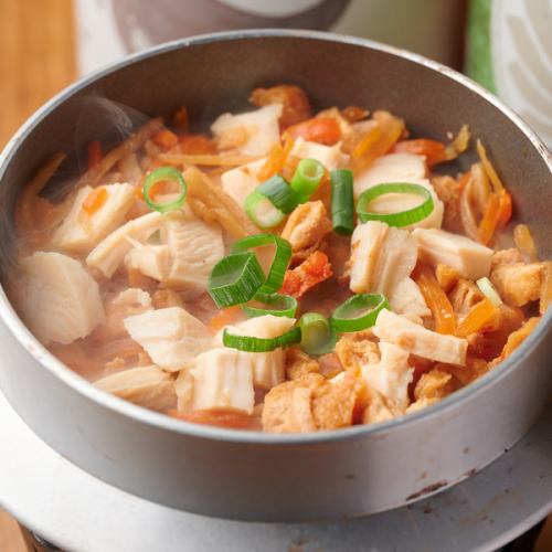 秘伝の地鶏の炊き立て釜めし 