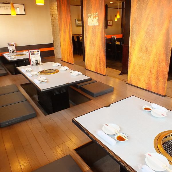 [Loose digging and tatami room ♪] There are spacious seats that are safe even with children! You can enjoy yakiniku with your family ♪ There are table seats, so you can use it according to the scene! One person is also welcome ♪ JR It is within a 3-minute walk from Kami Station on the Kansai Main Line, and has its own free parking lot!