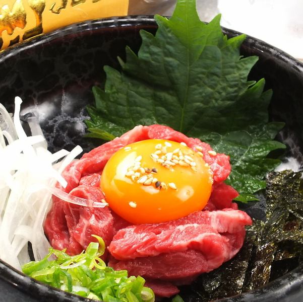 Yukhoe using Japanese black beef [Limited quantity] Delicious side menu is substantial ★