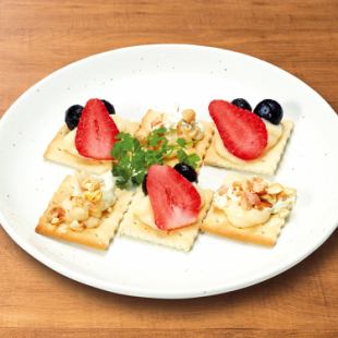 ベリー＆ナッツのクリームクラッカー