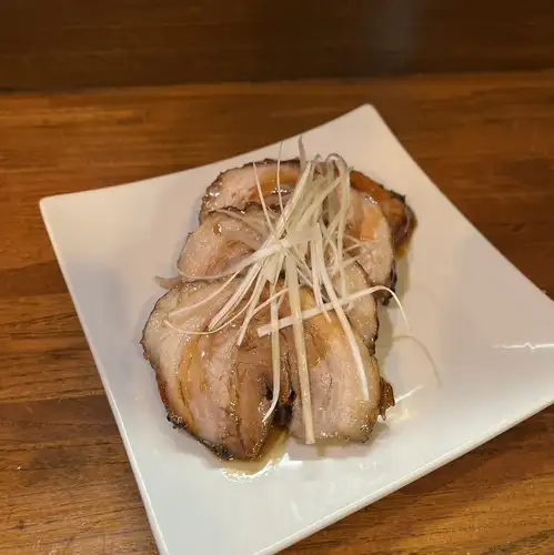 大豬肉配蔥花和叉燒