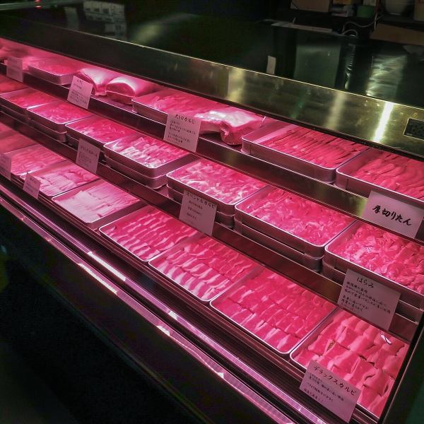 一进门就立马！强大的肉类展示柜！在我们的商店，你可以取出肉！
