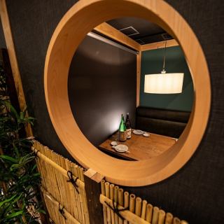 We have private rooms available for small groups.You can relax in the sunken kotatsu seats where you can stretch your legs.