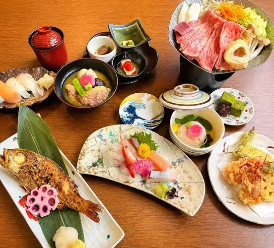 90分鐘暢飲,10,000日圓(含稅),當地特色食材懷石料理套餐。