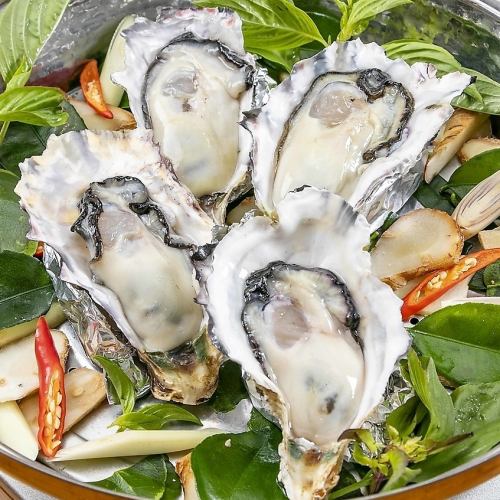 Recommended for winter Seasonal ingredients with Thai taste [Hyogo prefecture raw oysters steamed with Thai herbs★] 4 pieces ◎ Limited time sale