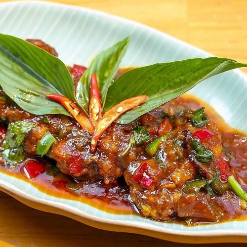 Recommended for winter Seasonal ingredients with Thai taste [Fried oysters from Hiroshima prefecture, chili herb sauce★★] ◎ Limited time sale