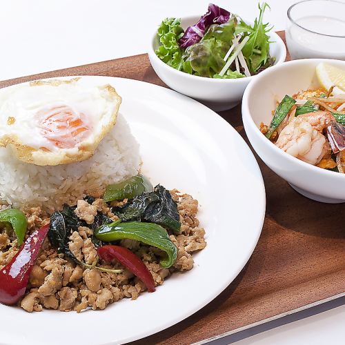 [Very popular] Value lunch set♪ Fried egg on top is popular!