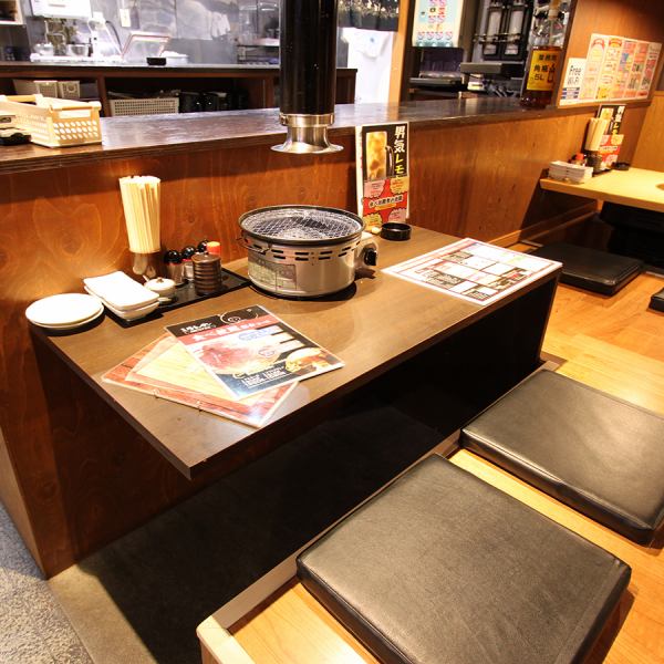 用途に合わせて使い分け可能の店内。カウンターも人気です♪