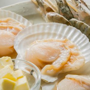 도야코산 껍질 첨부 가리비(2장)・새우(4꼬리)