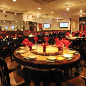 【円卓3台とテーブル席の貸切】ワンフロアー貸切宴会、40名様～70名様までご利用いただけます！新年会・歓送迎会のご予約ただいま好評中！大人数、貸切のご予約はお早めに！ワイヤレスマイク、ビンゴゲーム等、貸出は無料でご利用いただけます。