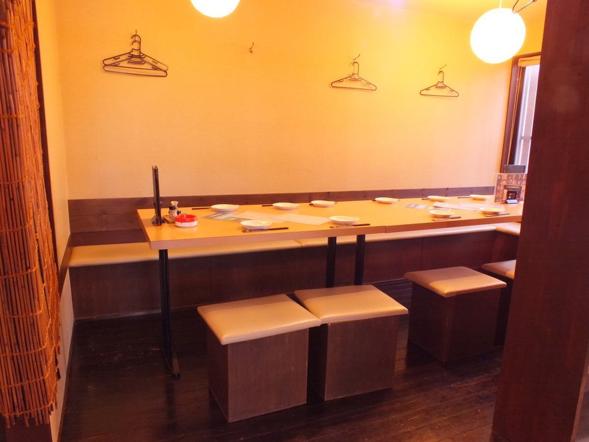 人気の個室!少人数から、仕切りを調整すれば12名までの宴会もOK