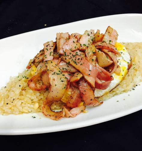 伝説のベーコンガーリックライス