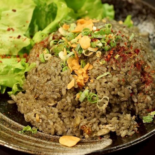 にんにく黒チャーハン