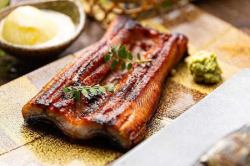 烤得极度酥脆的鳗鱼