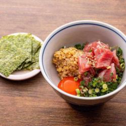 蓝鳍金枪鱼配纳豆