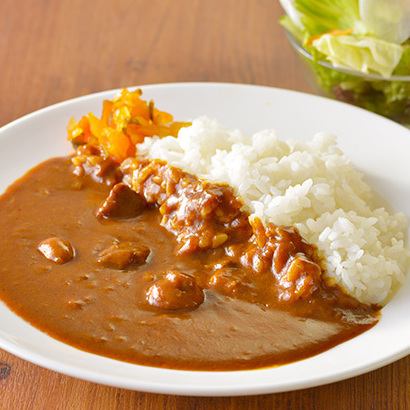 Rich and sweet European curry with salad 830 yen (tax included)