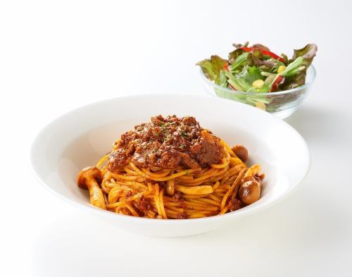 炭火焼ビーフとしめじの贅沢ボロネーゼ