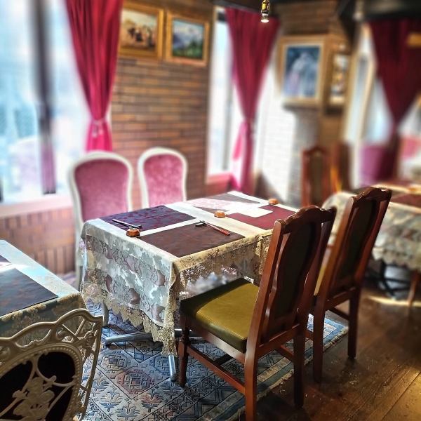 总共可容纳34人。另有可容纳10人的半私人包间。