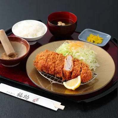 We have a wide variety of popular, hearty set meals, including our specially made tonkatsu.