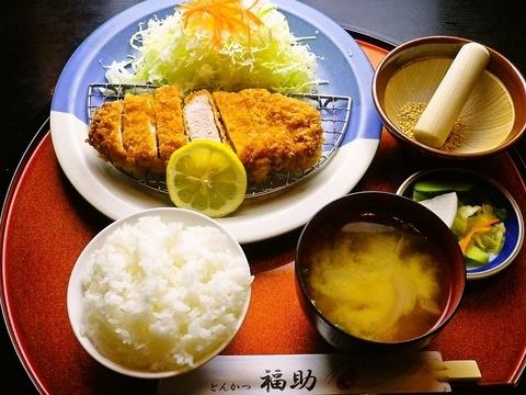 定食メニューが豊富でご飯おかわりなどのサービスもございます。