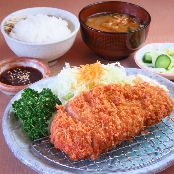 人気の一品！上ロースかつ定食