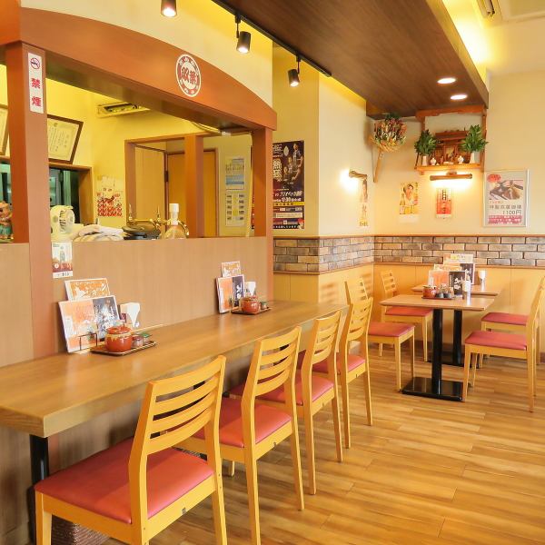 お一人でもゆっくりと楽しめるカウンター席！仕事帰りで疲れてる方には美味しいお酒と店主が腕によりをかけたメニューをお楽しみください◎おつまみも豊富にご用意してます。一日の疲れを吹き飛ばしちゃってください◇！